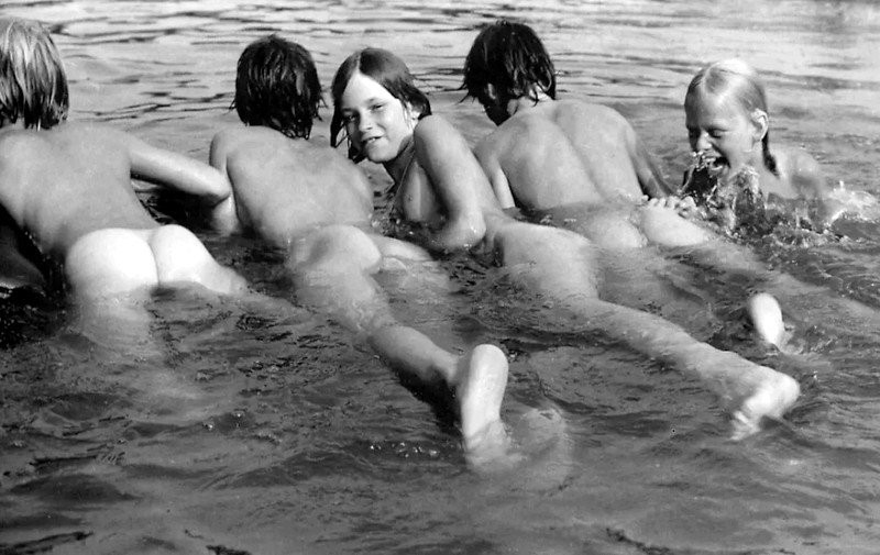 Une bande de jeunes tout à fait naturelle.