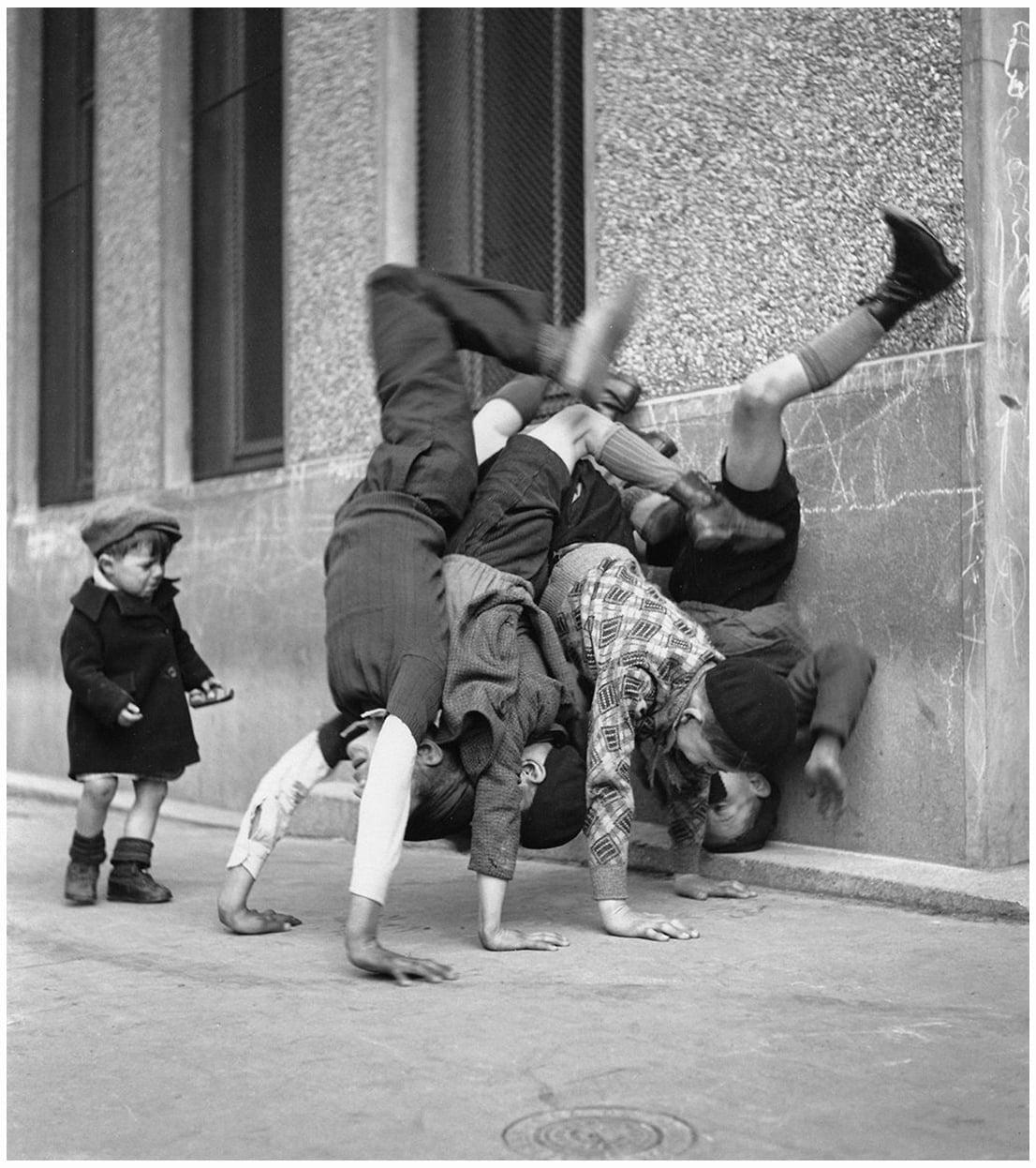 Les pieds au mur, 1934