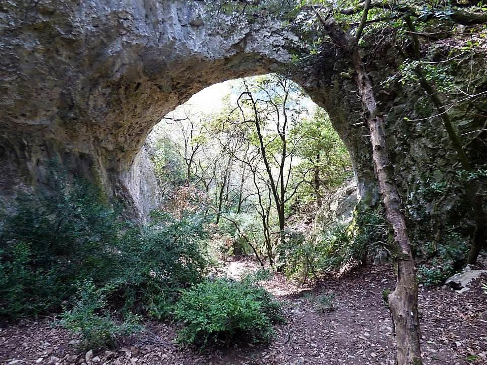 Arc du rocher St-Michel à Viviers 07